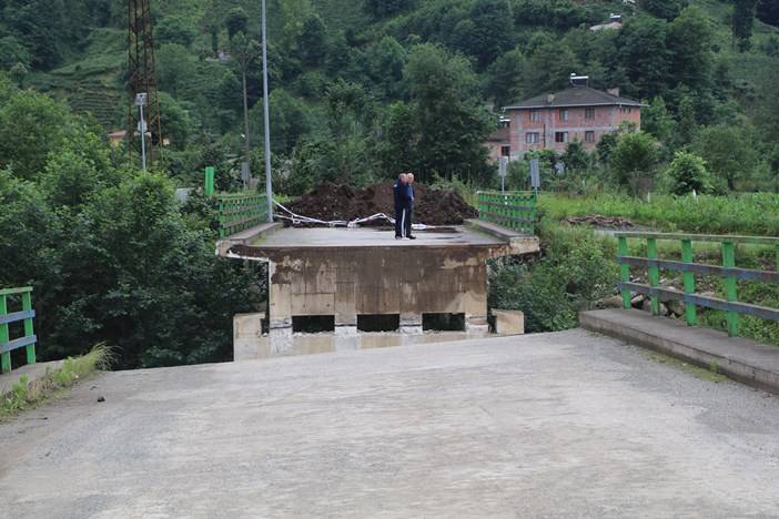 Rize'de iki köyü bağlayan köprü çöktü! vatandaşlardan önemli iddia! 6